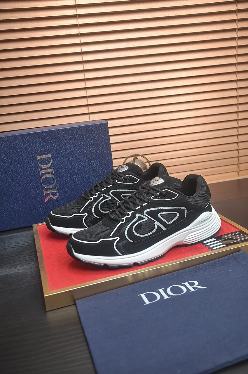 Men's men's shoes 💰: 500💶 (top original order) Brand: Dior (Dior) Standard code: Men's code 38-44 (45 customized) Grade: Same as the official website Material: Top original cowhide spliced ​​together Original wear-resistant and lightweight outsole Style category: Fashionable casual shoes Distinguished luxury brand elements top luxury Color: Actual picture color